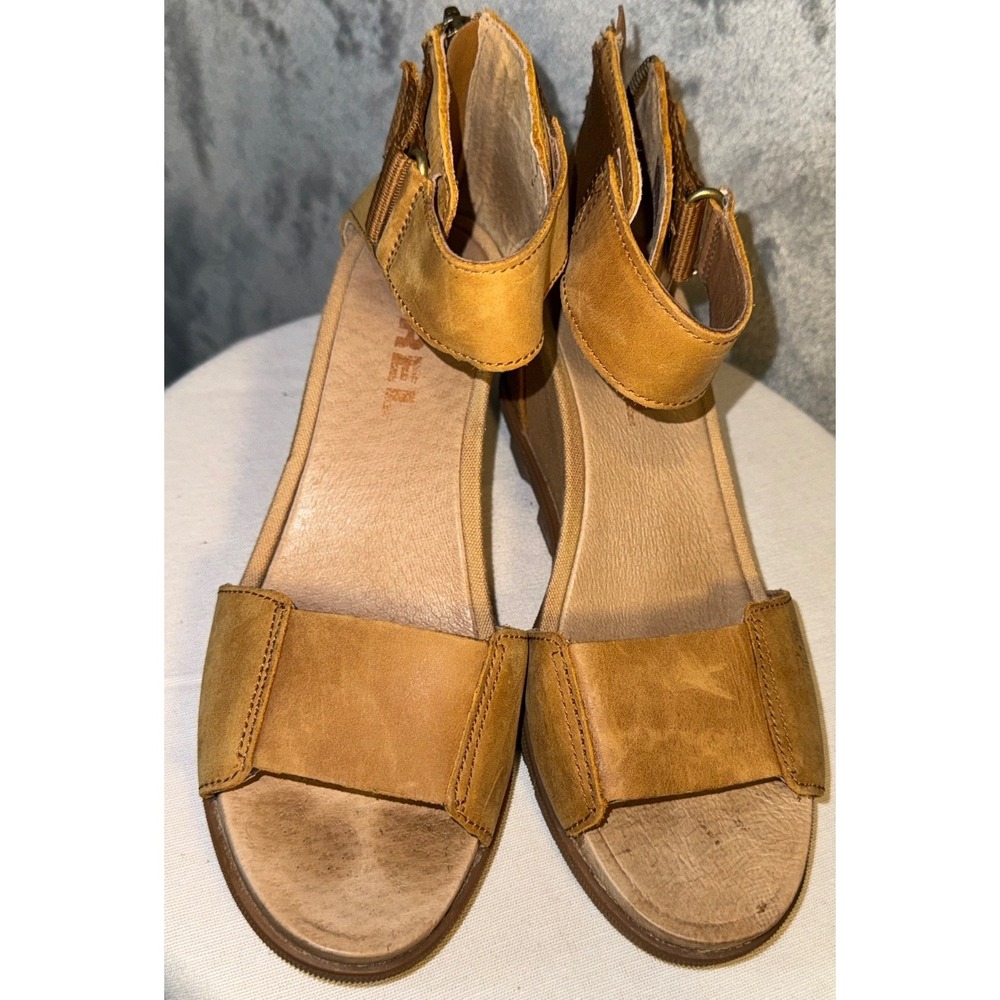 Sorel women Sz 7.5 Joanie II Brown Leather Wedge Heel Sandals neutral minimalist - Picture 2 of 9